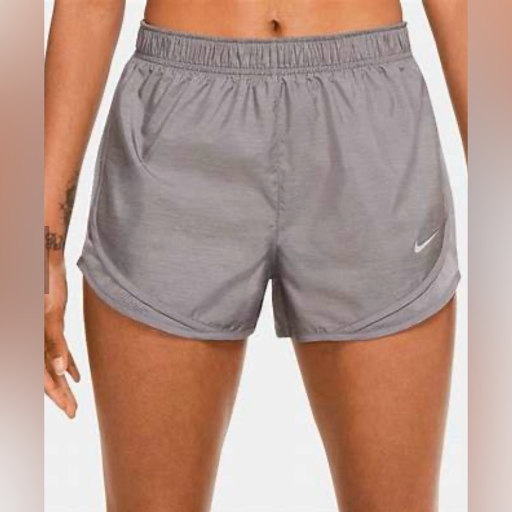 Nike Tempo Women’s SZ XS Athletic Shorts in Wolf Gray‎